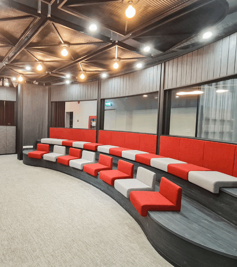 AUDITORIUM แนวตั้ง